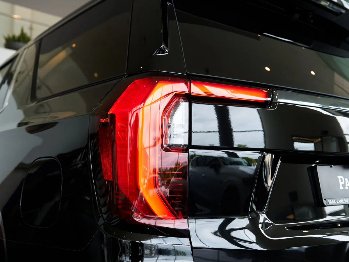 GMC Yukon — фото 11